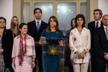 La ministre péruvienne des affaires étrangères Cayetana Aljovin, avec ses homologues colombienne Maria Holguin (droite) et canadienne (gauche) Chrystia Freeland (C-L) pendant la réunion des pays du gr