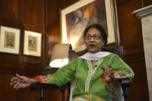 La militante pakistanaise des droits hulmains Asma Jahangir chez elle, à Lahore, le 4 octobre 2014