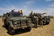 Véhicules de l'armée malienne participant le 1er novembre 2017 à une opération de la force conjointe G5 Sahel, dans le centre du Mali.