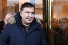 L'opposant Mikheïl Saakachvili, accusé par les autorités ukrainiennes d'avoir voulu fomenter un coup d'Etat, sortant d'un hôtel à Kiev, le 9 février 2018.