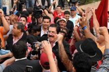 Le coordinateur de l'opposition et ancien président, Manuel Zelaya (c), lors d'un rassemblement contre la réélection du président Juan Orlando Hernandez, le 6 février 2018 à Tegucigalpa, au Honduras