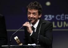 L'acteur argentin Nahuel Pérez Biscayart, prononce un discours après avoir reçu le Prix Lumière du meilleur acteur pour "120 battements par minute", à Paris, le 5 février 2018