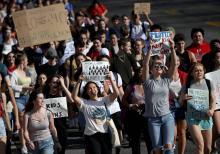Des élèves du lycée de Montgomery Blair manifestent le 21 février 2018 à Silver Spring, dans le Maryland, pour demander un changement des lois sur les armes après la tuerie de Parkland,en Floride