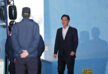 L'héritier de Samsung, Lee Jae-Yong, le 5 février 2018 à sa sortie du tribunal qui a réduit sa peine en appel et autorisé sa libération