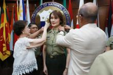 Geraldine Roman, 50 ans, lors de sa prestation de serment à Manille le 14 février 2018. Elle est devenue la première officier transgenre de l'armée philippine.