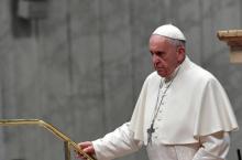 Le pape François arrive à la basilique Saint-Pierre pour son audience hebdomadaire le 28 février 2018