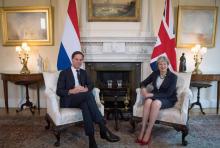 Theresa May (D) et Mark Rutte, le 21 février 2018 à Downing street, à Londres