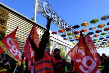 Des employés de Carrefour manifestent à Aix-en-Provence, le 8 février 2018