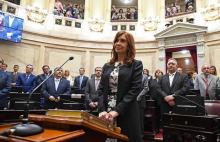 L'ex-présidente argentine Cristina Kirchner prête serment comme sénatrice à Buenos Aires, le 29 nove