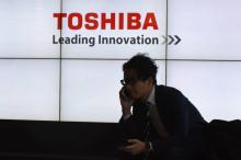 Toshiba reporte la cession sa filiale de puces mémoires à avril au plutôt