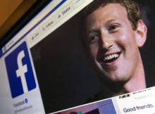 Photo d'illustration prise le 22 mars 2018 à Moscou montrant le patron de Facebook Mark Zuckerberg sur une page du réseau social.