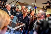 Marine Le Pen s'exprime devant la presse avant le 16e congrès du Front national, le 10 mars 2018 à Lille