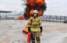 Devrim Ozdemir, l'une des premières femmes à revêtir en 2008 l'uniforme de pompier en Turquie, le 20 février 2018 à Izmir