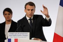 Emmanuel Macron et la secrétaire d'Etat à l'égalité femmes-hommes Marlène Schiappa le 27 novembre 2017