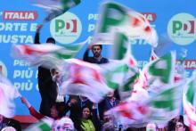 (g-d): Giorgia Meloni, leader de Fratelli d'Italia (FdI, extrême droite), Silvio Berlusconi leader de Forza Italia et Matteo Salvini, le patron de la Ligue (extrême droite), le 1er mars 2018 lors d'un