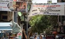 Photo prise le 20 mars 2018 d'une affiche électorale du président sortant Abdel Fattah al-Sissi dans le quartier copte de Choubra au Caire