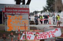 L'entrée de l'usine Coca Cola des Pennes-Mirabeau (Bouches-du-Rhône) au 24e jour de blocage le 9 mars 2018