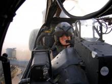 Kyleanne Hunter, ancienne pilote d'hélicoptère chez les Marines américains, ici en 2007 ou 2008 en Irak