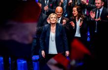 Marine Le Pen s'adresse aux membres du parti et aux militants après sa réélection à la tête du FN, le 11 mars 2018 à Lille