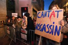 Manifestants hostiles à la tenue d'un concert du chanteur Bertrand Cantat, mardi 13 mars 2018 à Grenoble.