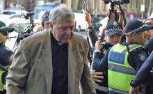 Le cardinal australien George Pell arrive au tribunal de Melbourne, le 5 mars 2018
