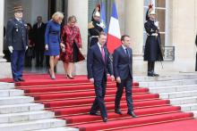 Le grand-duc Henri du Luxembourg reçu par le président Emmanuel Macron, et son épouse Maria Teresa accompagnée par Brigitte Macron, le 19 mars 2018 à L'Elysée, à Paris