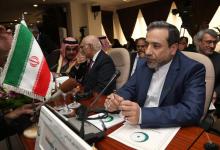 Photo du vice-ministre iranien des Affaires étrangères, Abbas Araghchi (D), prise le 21 janvier 2016 à Jeddah (Arabie saoudite) lors d'une réunion de l'Organisation de la conférence islamique (OCI)