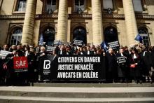 Des robes d'avocats suspendues le 29 octobre 2015 dans le palais de Justice de Limoges au cours d'une grève