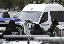 Huit personnes ont été arrêtées dimanche dans la commune bruxelloise de Molenbeek après une série de perquisitions dans le cadre d'un "dossier terroriste", a appris lundi l'AFP de source proche de l'e