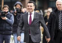 Le Premier ministre macédonien Zoran Zaev quitte le tribunal de Skopje à l'issue de la première journée de son procès pour corruption, le 6 mars 2018