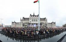 Rassemblement devant le parlement hongrois pour un meeting du Premier ministre sortant Viktor Orban, le 15 mars 2018 à Budapest