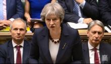Capture d'écran d'une vidéo fournie par la Parlementary recording unit (PRU) de Theresa May devant le parlement britannique à Londres, le 14 mars 2018