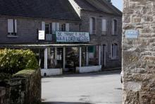 La devanture du "magasin général" à Tarnac, en Corrèze, en mars 2018