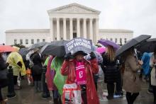 Des manifestants favorables à l'avortement devant la Cour suprême des Etats-Unis le 20 mars 2018