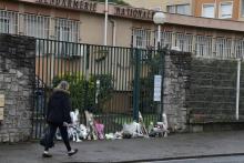 Hommage devant la gendarmerie nationale, à Carcassonne le 24 mars 2018 au lendemain de l'attaque qui a fait quatre morts dont un lieutenant-colonel