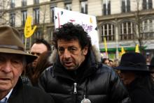 L'acteur et chanteur Patrick Bruel participent à la marche blanche contre l'antisémitisme à Paris, le 28 mars 2018