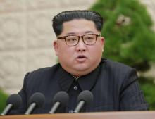 Le dirigeant nord-coréen Kim Jong Un s'exprimant le 20 avril 2018 à Pyongyang devant le parti au pouvoir sur cette photo de l'agence officielle KCNA.