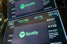 Spotify, numéro un mondial de la musique en streaming, fait son entrée en Bourse à New York, le 3 avril 2018