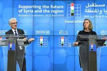 La cheffe de la diplomatie européenne Federica Mogherini (c), le responsable des affaires humanitaires et des secours d'urgence de l'ONU Mark Lowcock (g), lors d'une conférence de presse sur le futur 