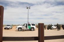 Des agents des douanes et de la patrouille des frontières, le 9 avril 2018 à Santa Teresa, à la frontière vec Ciudad Juarez, au Mexique