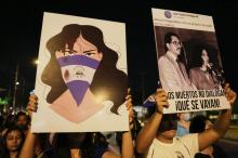 Des étudiants manifestent à Managua demandant le départ du président Daniel Ortega et de sa femme, la vice-présidente Rosario Murillo, le 24 avril 2018 au Nicaragua
