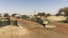 L'entrée du camp de l'armée malienne et de la Minusma à Tombouctou, le 16 avril 2018 deux jours après une première attaque revendiquée par le groupe Etat islamique