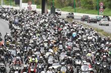 Des motards manifestent pour dénoncer la future limitation à 80 km/h de la vitesse sur les routes secondaires, le 14 avril 2018 à Toulouse