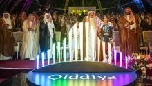 Le roi Salmane d'Arabie saoudite (c) et son fils, le prince héritier Mohammed ben Salmane (d) lors d'une cérémonie pour le lancement de la construction d'une "cité du divertissement", le 28 avril 2018