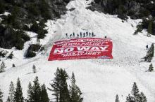 Des militants d'extrême droite ont pris position samedi 21 avril sur un col des Alpes pour "veiller à ce qu'aucun clandestin ne puisse rentrer en France"