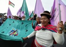 Des manifestants déflient dans les rues de Lima en marge du sommet des Amériques qui réunit une quinzaine de dirigeants américains, le 12 avril 2018
