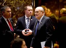 L'ancien maire de New York Rudy Giuliani dans le lobby de la Trump Tower, le 11 janvier 2017 à New York