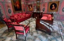 Photo prise le 11 avril 2018 du mobilier du " Salon Proust" au Ritz faisant partie des 10.000 objets mis aux enchères par la maison de vente Artcurial
