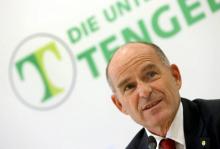 Le milliardaire allemand Karl-Erivan Haub, patron du distributeur Tengelmann, lors d'une conférence de presse à Muelheim an der Ruhr le 7 juillet 2016