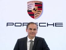 Le patron de Porsche, Oliver Blume, lors de la conférence de presse annuelle de la marque à Stuttgart, le 16 mars 2018